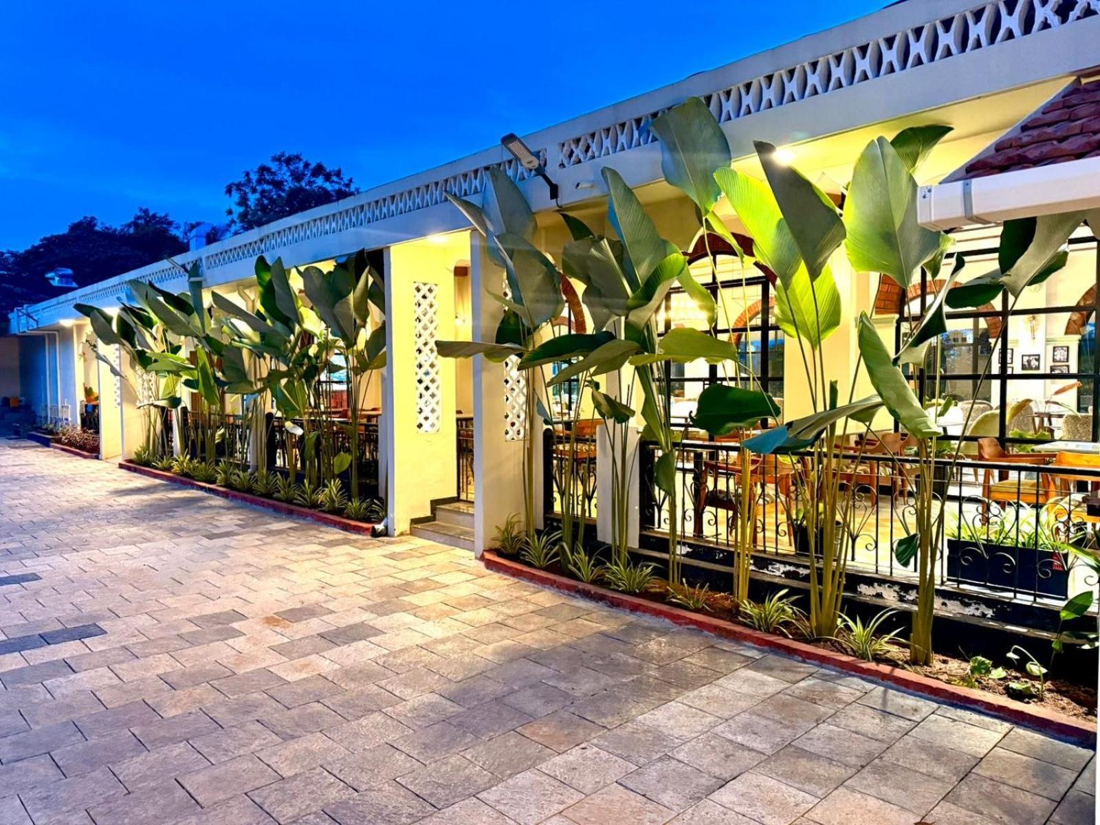 Jaladarshini Lakeside Gardens Bed & Breakfast Kollam Exterior photo